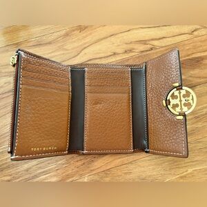 Miller Medium Flap Wallet Tory Burch